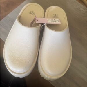Wild Fable Cream Mules NWT